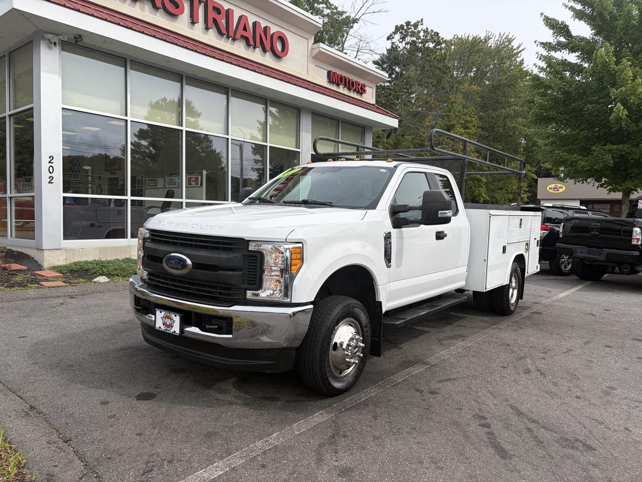 ford f-350 super duty chassis cab 2017 1FD8X3H68HEE52720 image ford f-350 super duty chassis cab 2017 1FD8X3H68HEE52720 image